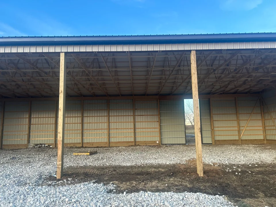 Wooden support posts and connected lean-to roof at a Bontrager building