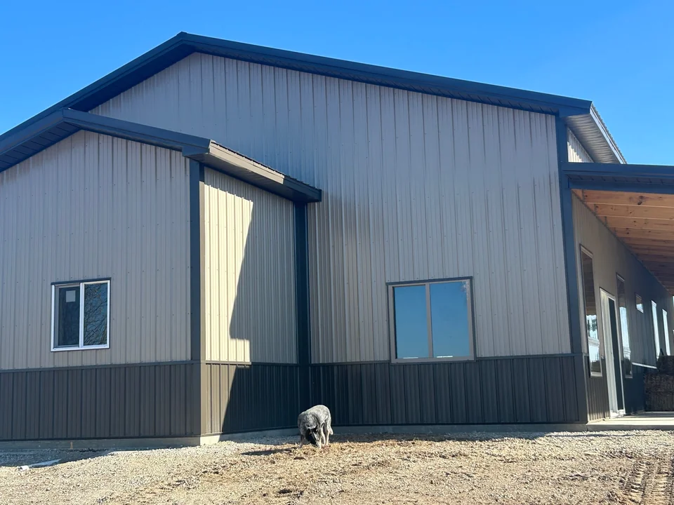 Bontrager metal exterior with a contrasting dark lower wainscot band